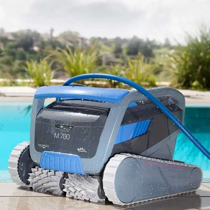רובוט דולפין M700 Maytronics לניקוי בריכה